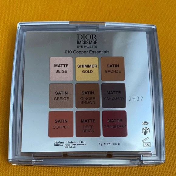 Dior Eyeshadow Palette - Gold, Brown, and Tan Hues - Picture 3 of 3